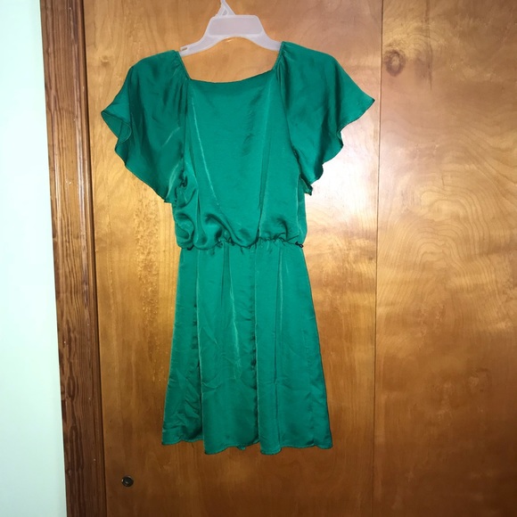 Green satin dress - Picture 3 of 3